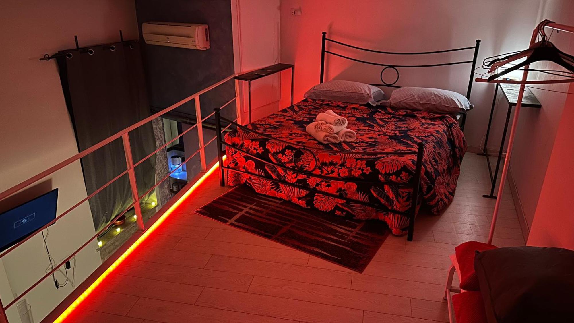 Small Mezzanine Apartment Colosseo Рим Экстерьер фото